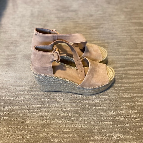 Marc fisher size 9 nude wedges - Picture 1 of 5
